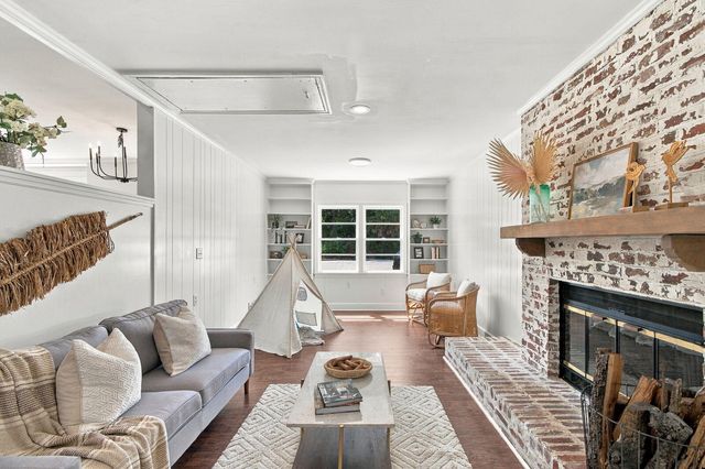 1052 Harbor View Road, Charleston, SC 29412