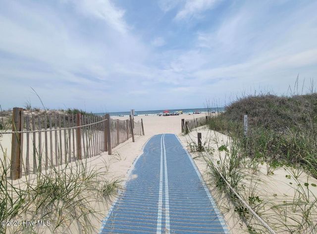 108 NE 68th Street, Oak Island, NC 28465