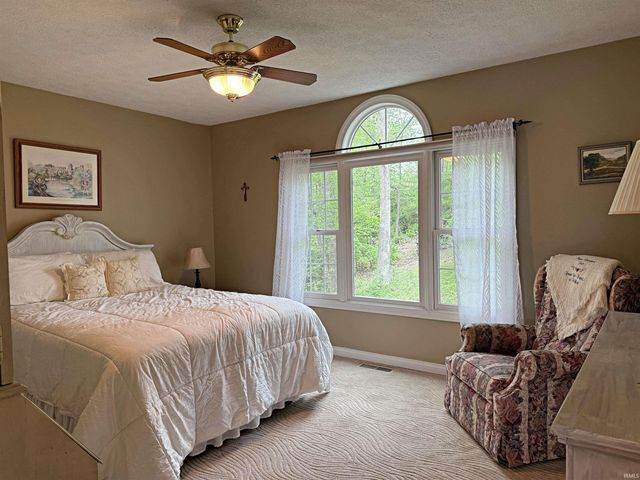 1196 Bellgrade Drive, Loogootee, IN 47553