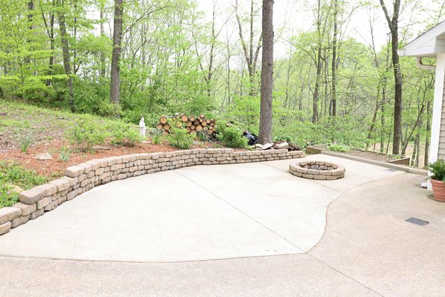 1196 Bellgrade Drive, Loogootee, IN 47553