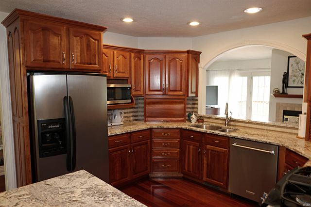 1196 Bellgrade Drive, Loogootee, IN 47553