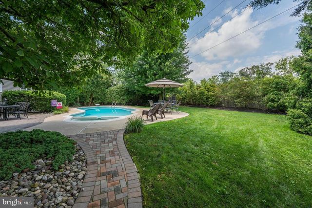168 KNOTTY OAK DR, Mount Laurel, NJ 08054