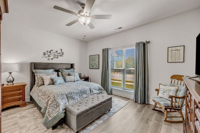 2117 Hospitality Ln, Murfreesboro, TN 37128