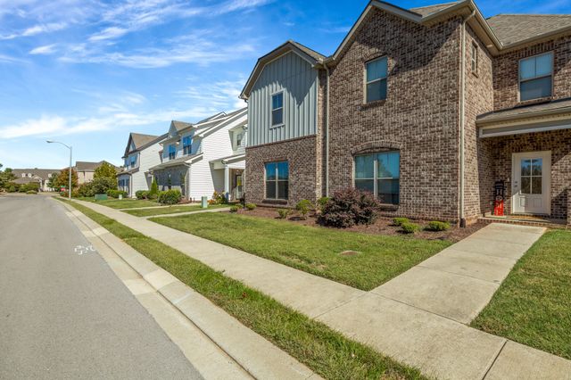 2117 Hospitality Ln, Murfreesboro, TN 37128