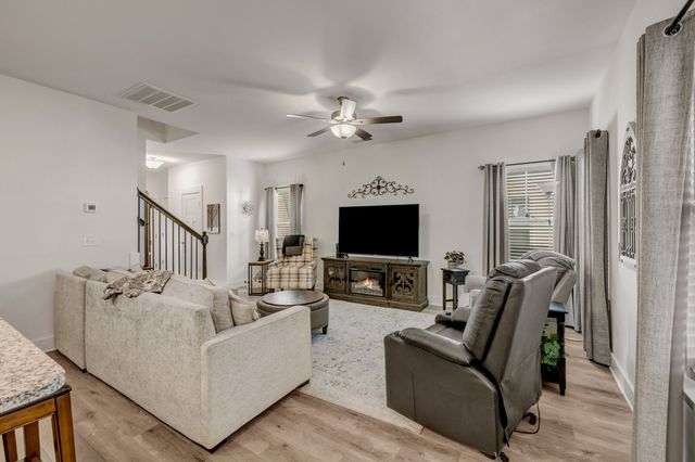 2117 Hospitality Ln, Murfreesboro, TN 37128