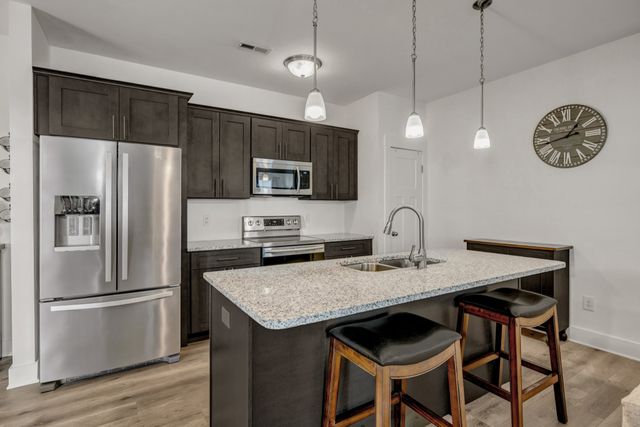 2117 Hospitality Ln, Murfreesboro, TN 37128