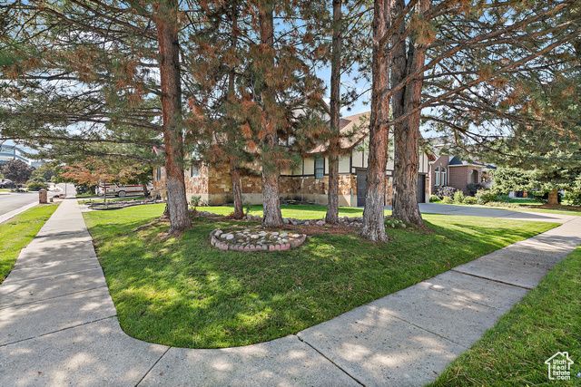 6824 S CREEKCOVE WAY, Cottonwood Heights, UT 84047