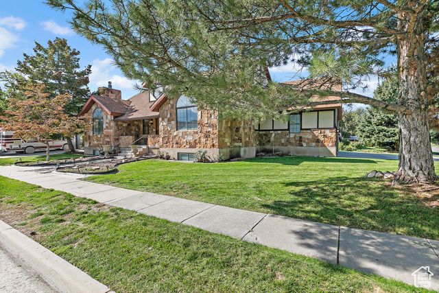 6824 S CREEKCOVE WAY, Cottonwood Heights, UT 84047