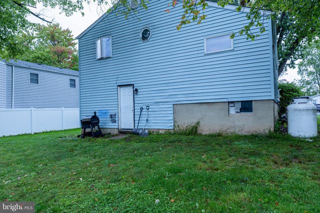 423 SUNNEMEADE AVE, Warminster, PA 18974