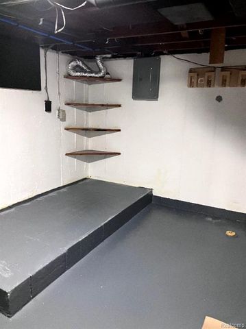 19719 Biltmore Street, Detroit, MI 48235