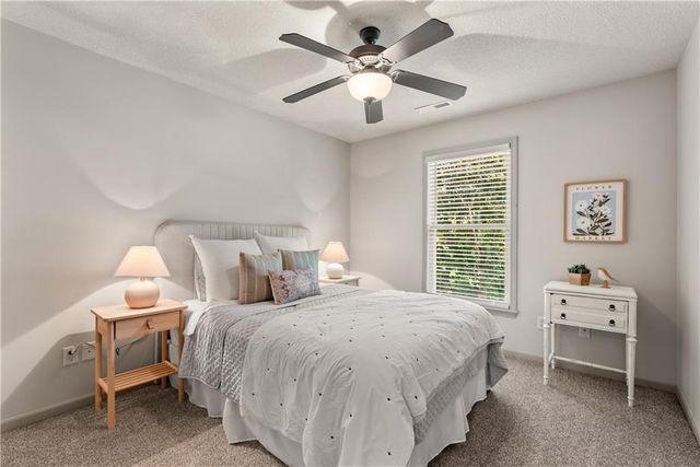 1824 NE Woodview Lane, Lee's Summit, MO 64086