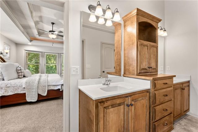 1824 NE Woodview Lane, Lee's Summit, MO 64086