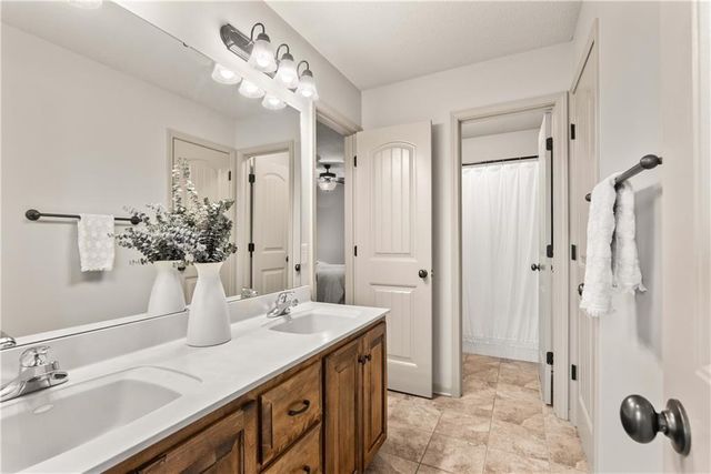 1824 NE Woodview Lane, Lee's Summit, MO 64086