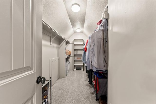 1824 NE Woodview Lane, Lee's Summit, MO 64086