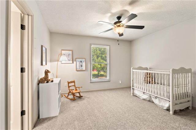 1824 NE Woodview Lane, Lee's Summit, MO 64086