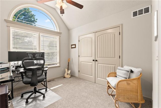 1824 NE Woodview Lane, Lee's Summit, MO 64086