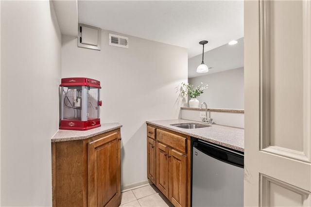 1824 NE Woodview Lane, Lee's Summit, MO 64086