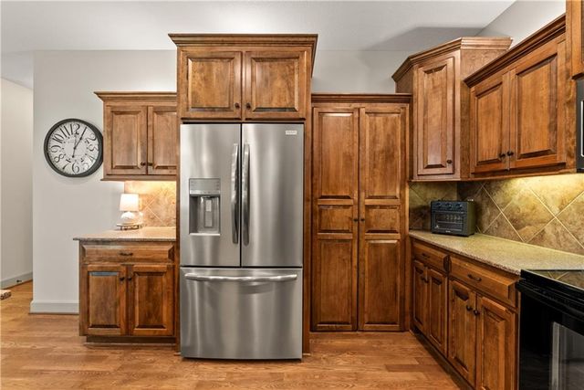 1824 NE Woodview Lane, Lee's Summit, MO 64086