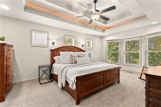 1824 NE Woodview Lane, Lee's Summit, MO 64086
