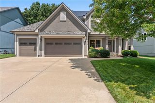 1824 NE Woodview Lane, Lee's Summit, MO 64086