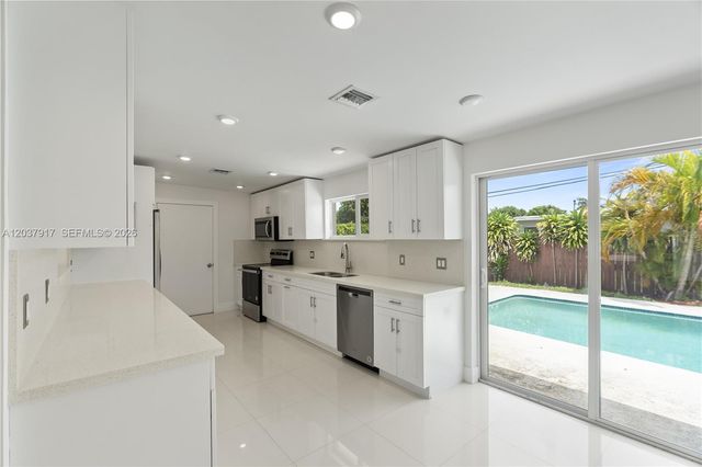 10501 SW 53rd St, Miami, FL 33165