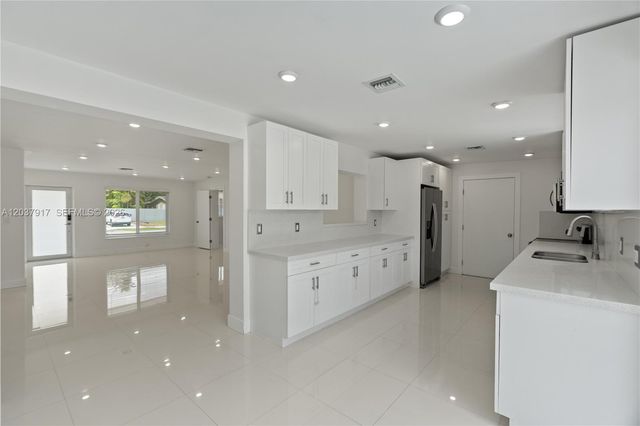 10501 SW 53rd St, Miami, FL 33165