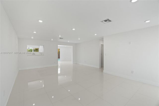 10501 SW 53rd St, Miami, FL 33165