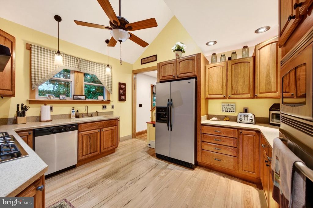 Image 10 of property listing at 13400 PLEASANT VALLEY RD, Flintstone, MD 21530
