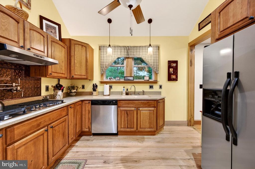 Image 11 of property listing at 13400 PLEASANT VALLEY RD, Flintstone, MD 21530