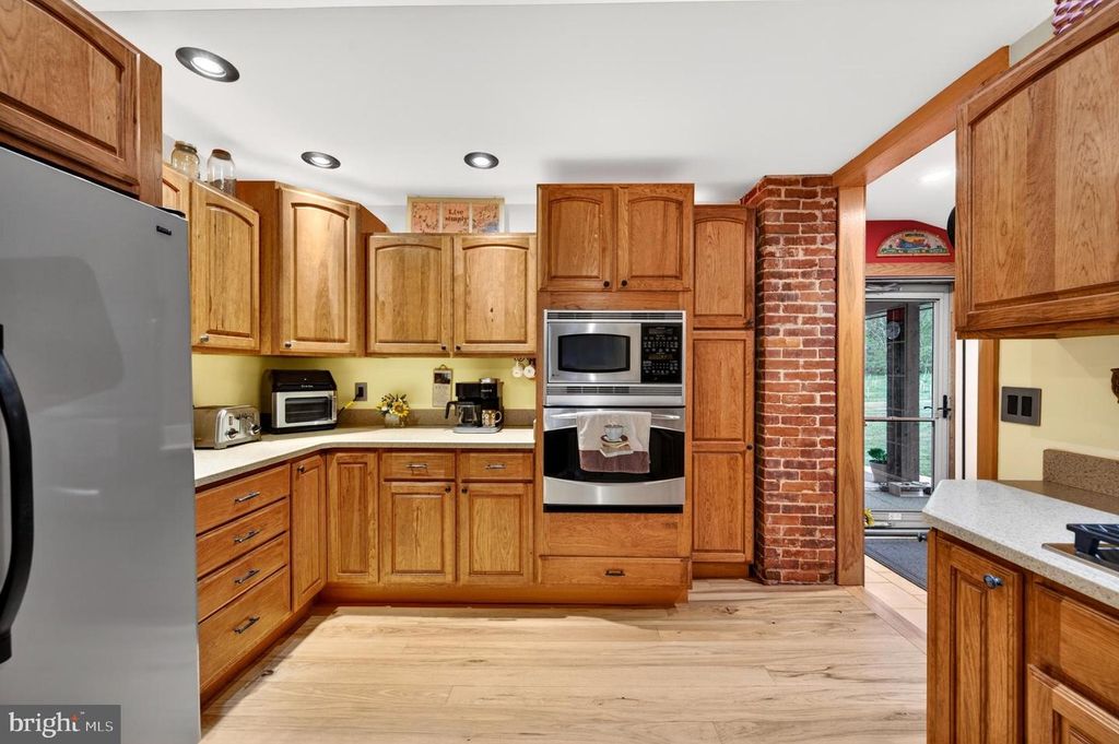 Image 12 of property listing at 13400 PLEASANT VALLEY RD, Flintstone, MD 21530