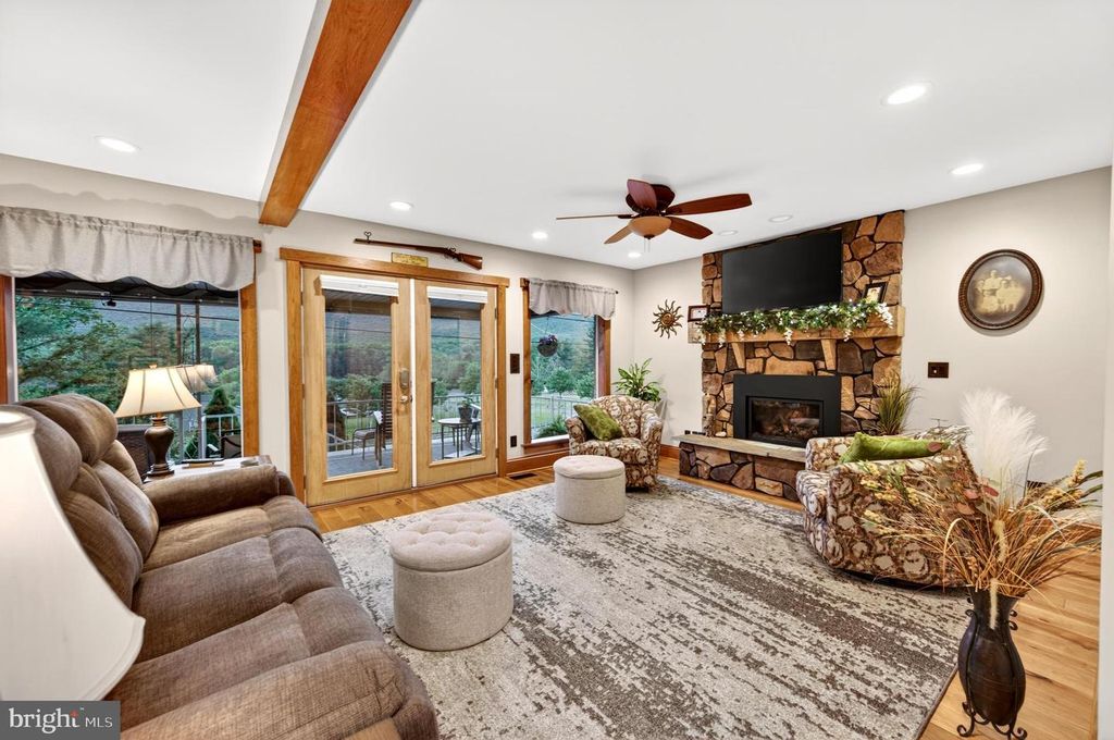 Image 16 of property listing at 13400 PLEASANT VALLEY RD, Flintstone, MD 21530