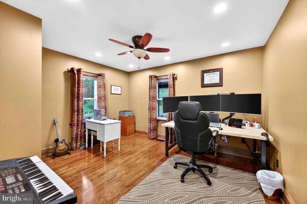 Image 19 of property listing at 13400 PLEASANT VALLEY RD, Flintstone, MD 21530