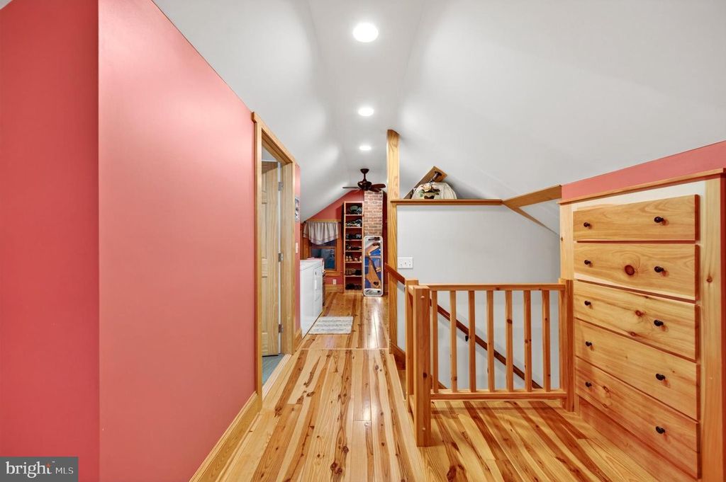 Image 21 of property listing at 13400 PLEASANT VALLEY RD, Flintstone, MD 21530
