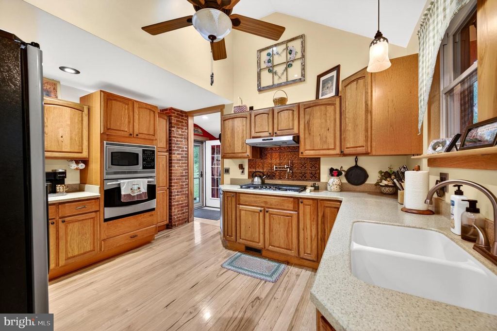 Image 9 of property listing at 13400 PLEASANT VALLEY RD, Flintstone, MD 21530