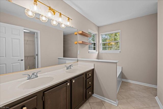 621 Windward DR, Chesapeake, VA 23320