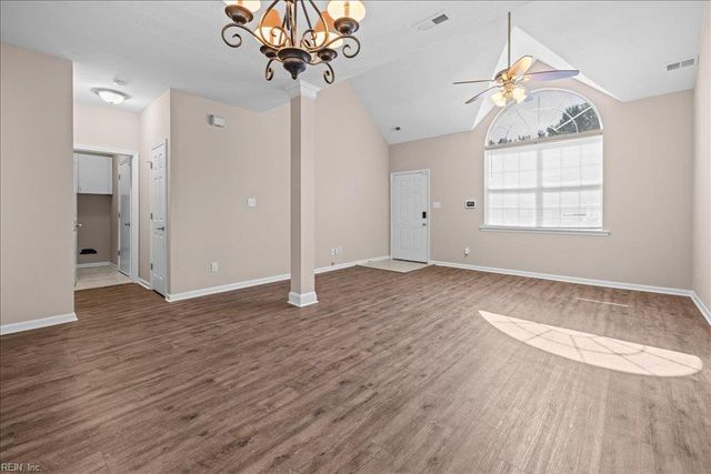 621 Windward DR, Chesapeake, VA 23320
