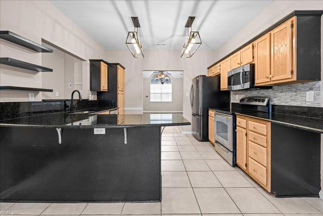 621 Windward DR, Chesapeake, VA 23320