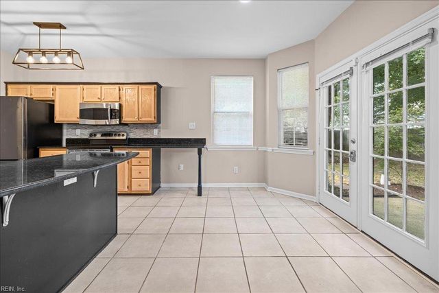 621 Windward DR, Chesapeake, VA 23320