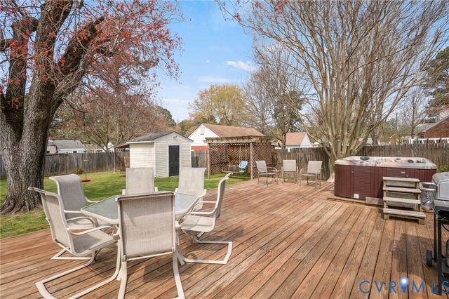 1914 Franklin Ave, Colonial Heights, VA 23834