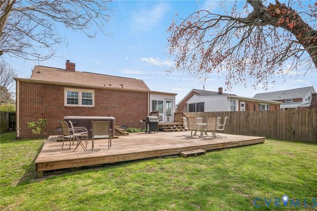 1914 Franklin Ave, Colonial Heights, VA 23834