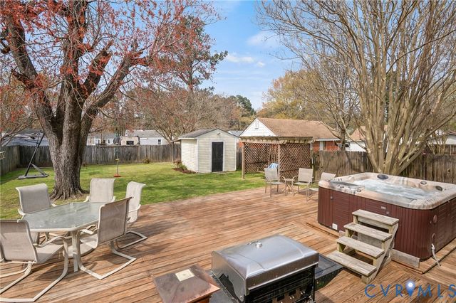 1914 Franklin Ave, Colonial Heights, VA 23834