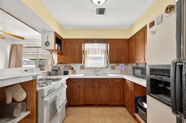 4802 Mistletoe Road, Pasadena, TX 77505