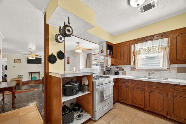 4802 Mistletoe Road, Pasadena, TX 77505