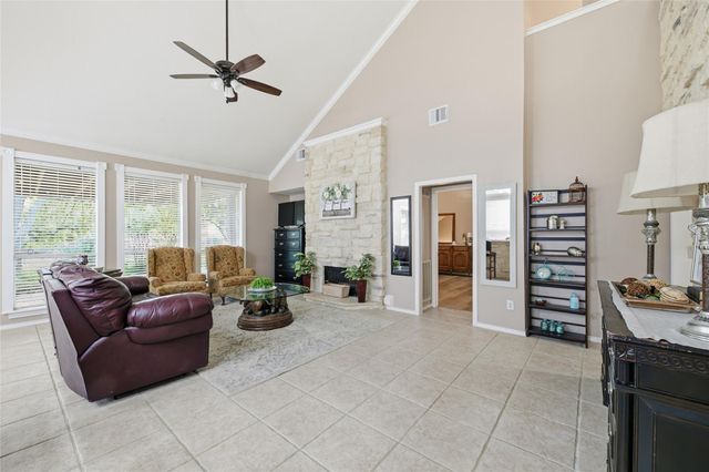 510 Crestwater Court, Houston, TX 77082