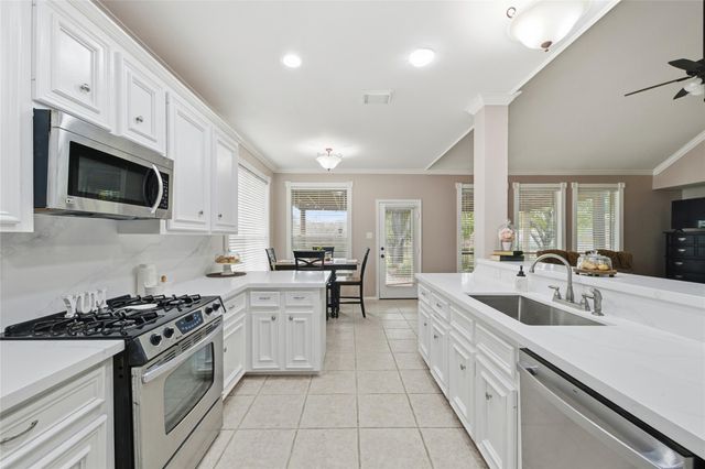 510 Crestwater Court, Houston, TX 77082