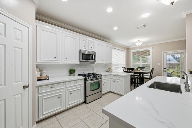 510 Crestwater Court, Houston, TX 77082