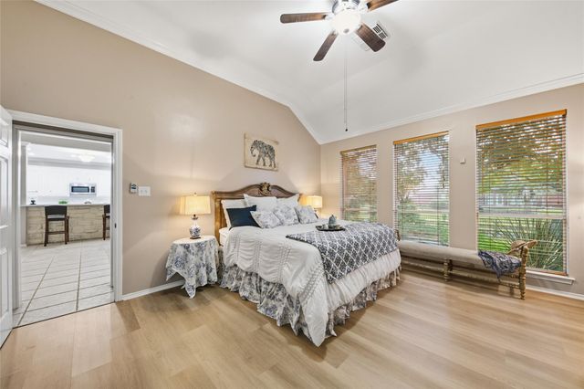 510 Crestwater Court, Houston, TX 77082