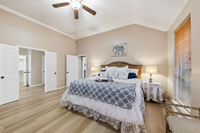 510 Crestwater Court, Houston, TX 77082