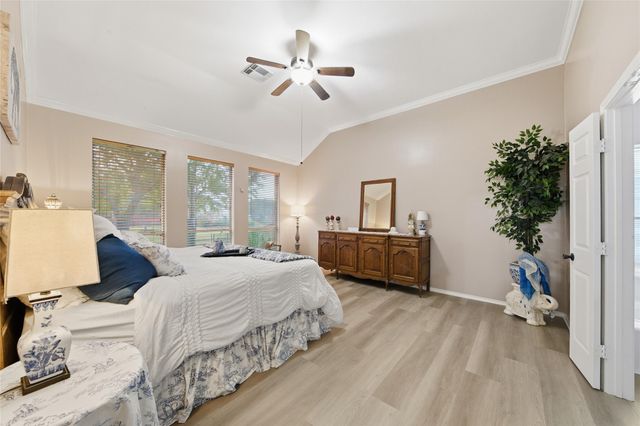 510 Crestwater Court, Houston, TX 77082