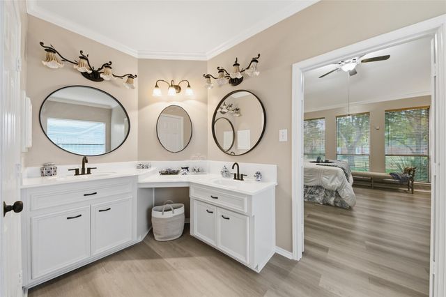 510 Crestwater Court, Houston, TX 77082